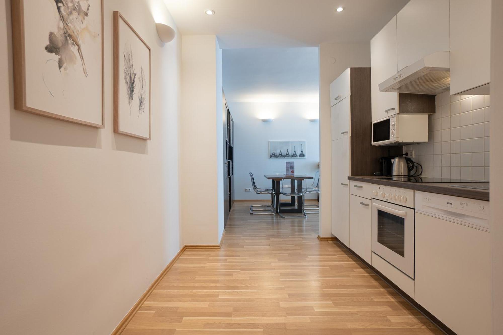 Charming With Balcony, Close To Stephansdom Cathedral Wien