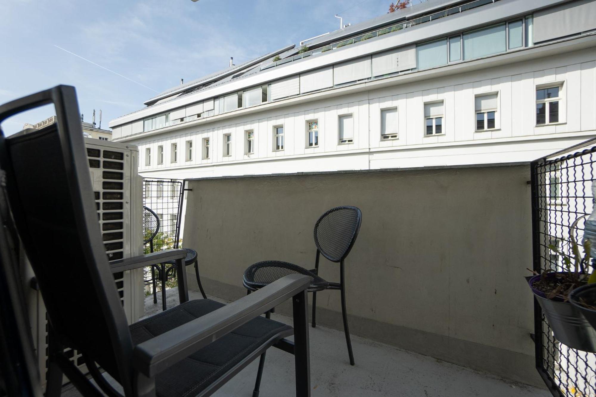 Charming With Balcony, Close To Stephansdom Cathedral Wien